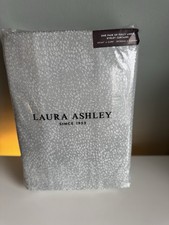 Laura ashley alnwick - laura,