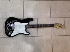 SQUIER Rogue ST-3 Stratocaster Black Guitar Signed By Stereophonics - Unverified