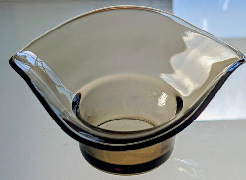 Glass tricorn posy - glass, flared
