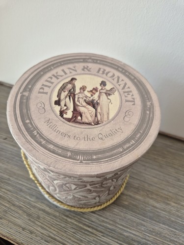 Vintage hat box from - hat, pipkin