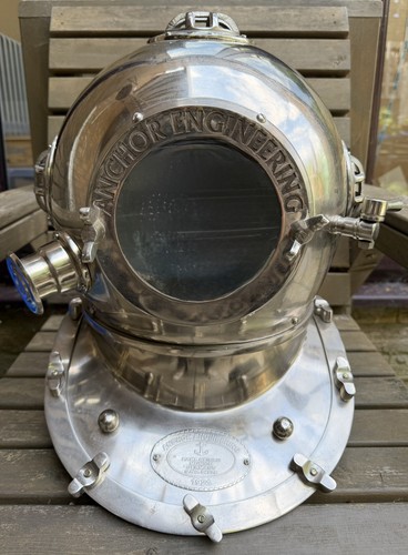 Navy engineering diving - us,