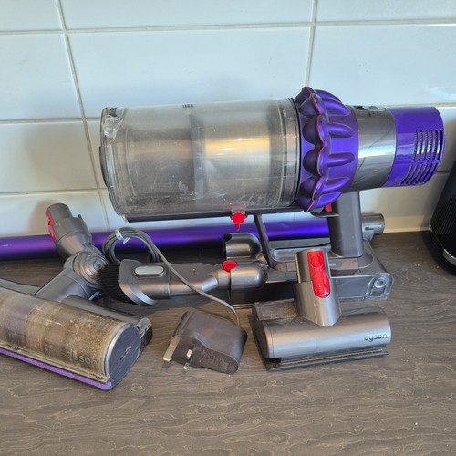Dyson v10 cordless handheld - v10,