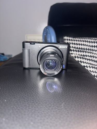 Sony vlogging camera - zv-1,