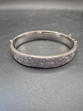 STERLING SILVER PATTERNED HINGED VINTAGE CHESTER 1952 HALLMARKED BANGLE 16.5g
