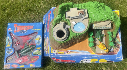 Thunderbirds tracy island - tracy,