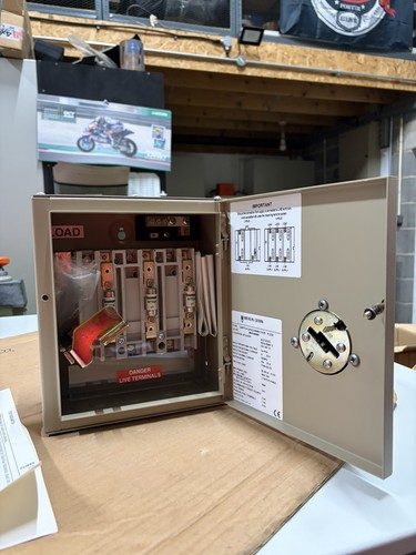 Merlin gerin mgfa0203 enclosed - mgfa0203,