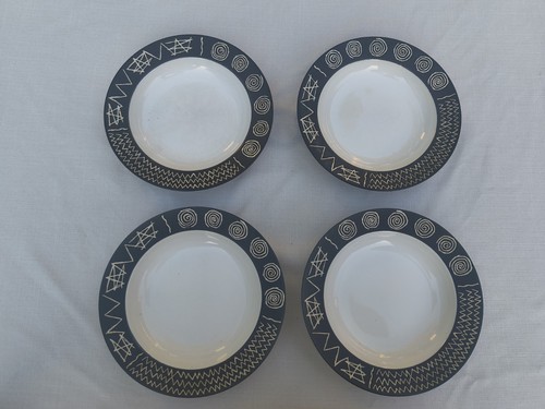 Set scraffito by - by, habitat