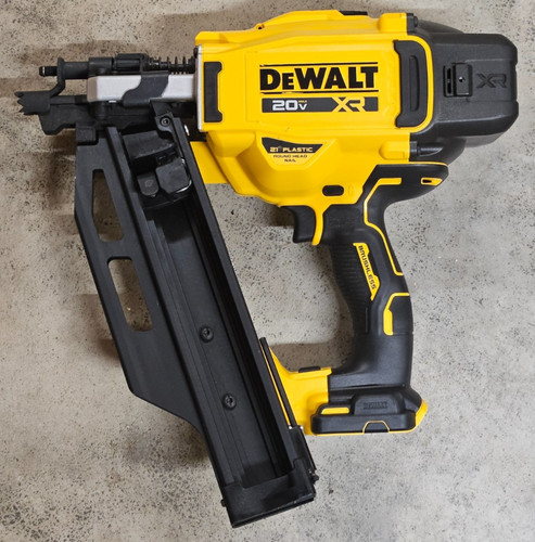 Dewalt 20v max - max, brushless