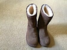 FAB PAIR LADIES/OLDER GIRLS CHOCOLATE BROWN AUTHENTIC  UGG BOOTS SIZE UK 2 