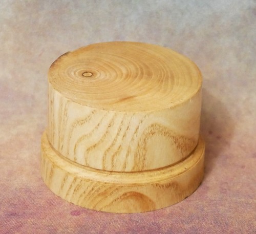 Hardwood round wooden display - round,