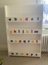Children’s bookcase- Tidy
