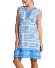 Bella Tu Embroidered Flower