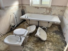 Used Bathroom 5 Piece Suite. White Gloss.