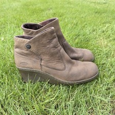 Keen Akita Ankle Boots 9