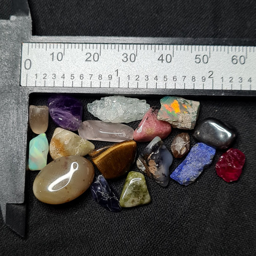 Mixed gemstones lot - gemstones,