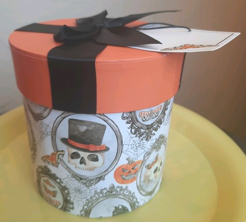 Max halloween small - tk,