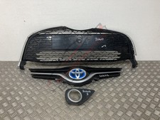 TOYOTA YARIS PARTS JOBLOT 2014-17 (FRONT + CENTER GRILLE, ETC.) 204 (3)