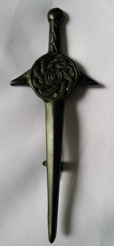 New celtic kilt pin jet - new,