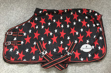 HORSE FLEECE LUXURY RUGS LOVELY BLACK AND RED STAR ANTI PILL 250g  4'9" TO 7'3"