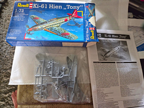 Revell airplane kit - 1:72,