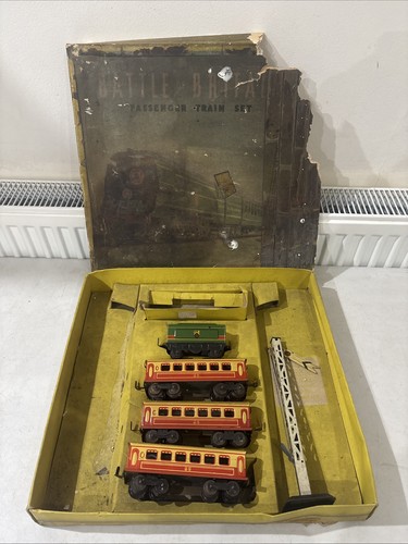 Clockwork train set battle - clockwork,