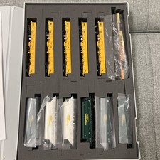 Set of N Gauge Freight Train Class 66 COLAS Rail With JNA Falcon Wagon And HIA