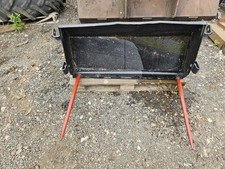 BALE SPIKE / MUCK FORK TO FIT MILL POWER LOADER. 
