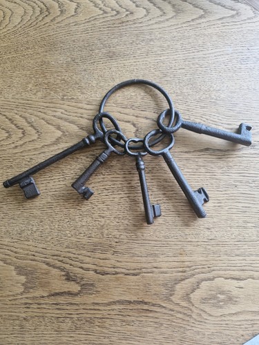 Vintage large iron heavy duty - large,