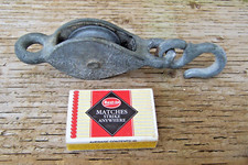 VINTAGE SMALL GALVANISED PULLEY + HOOK SINGLE WHEEL INDUSTRIAL LIGHTING SALVAGE