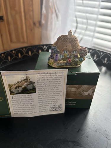 Lilliput lane violets are blue - lilliput,
