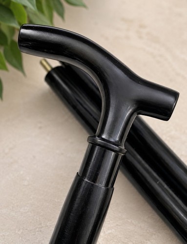 Solid brass handle - solid, black