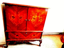 BEAUTIFUL  DESIGNED WOODEN TV