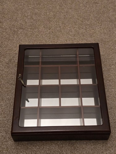 Vintage wooden display - wooden,