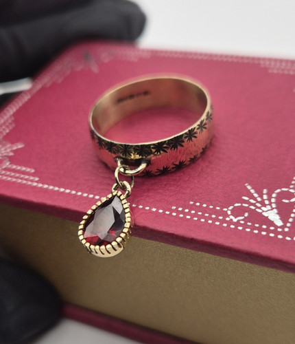 Stunning 9ct yellow - stunning, gold