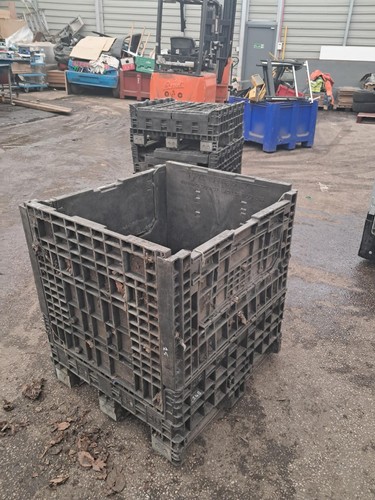 Folding plastic pallet boxes - plastic,