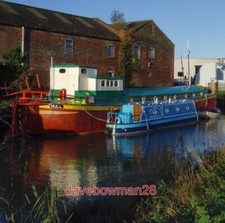 PHOTO  BARGES AT GROVEHILL