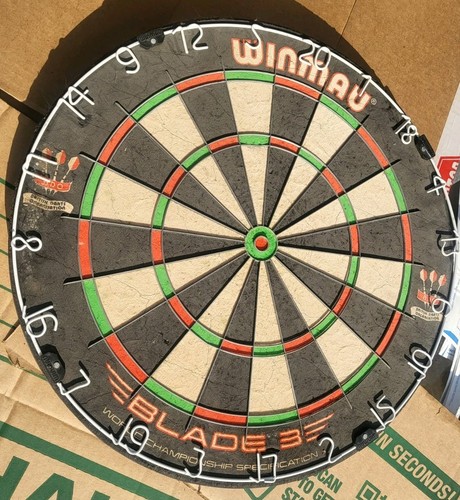 Winmau blade dart - winmau, board
