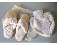 SLIPPERS AND HOT WATER BOTTLE IN A BAG SET