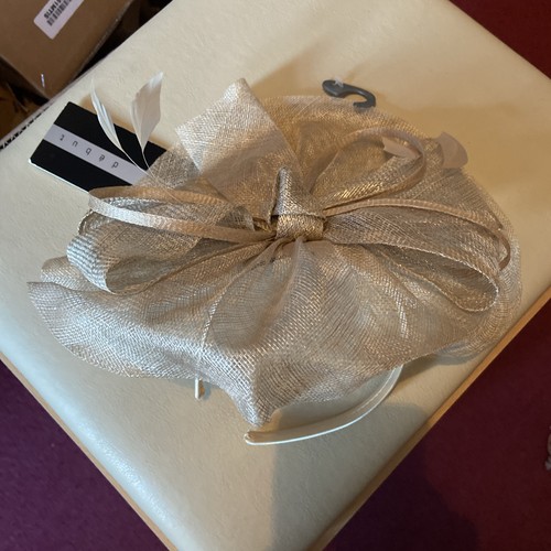 Hessian style fascinator - style,