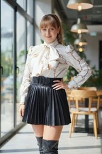 Cream chain link regal