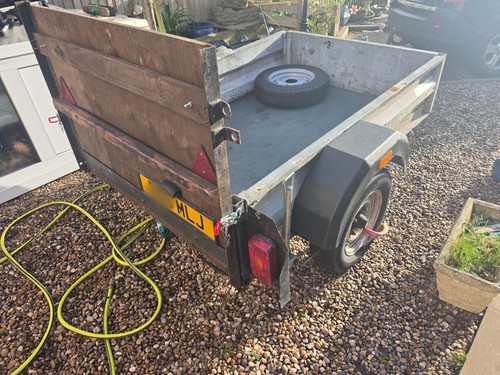 6x4 braked trailer - braked,