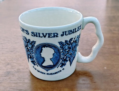 Mug queen elizabeth silver - queen,