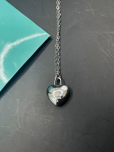 Tiffany engraved 925 - &,