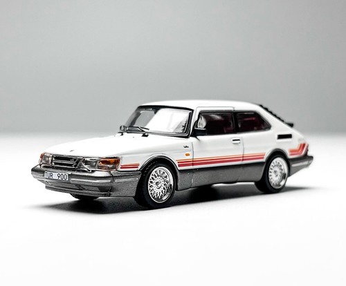 Tarmac white saab 900 - al, 1:64