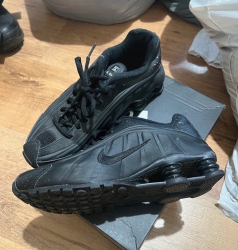 Nike shox size uk5 black - shox,