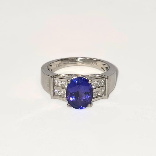9ct oval natural tanzanite - 1.9ct, &