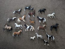 Schleich x20 horses with storage box