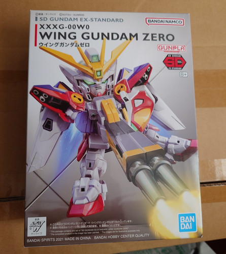 Bandai gundam model kit - model,