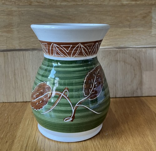Dee fee welsh pottery - fee, vase