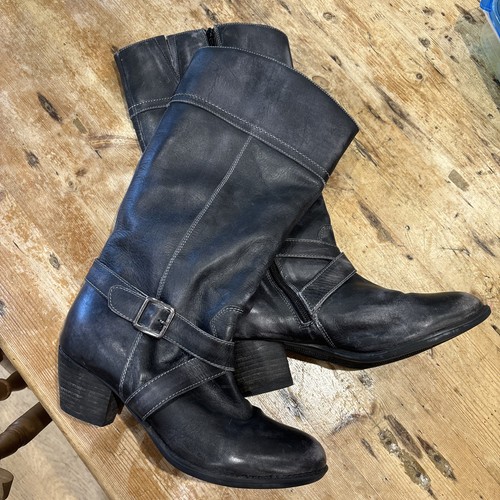 Distressed boots size - distressed,